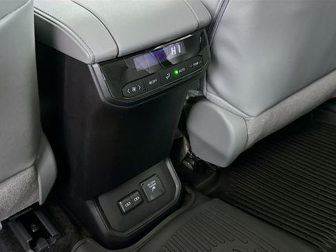 New 2026 Toyota Highlander Limited image 27