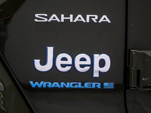 Used 2023 Jeep Wrangler Unlimited Sahara w/ Cold Weather Group image 6