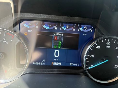 Used 2024 Ford Expedition XLT image 16