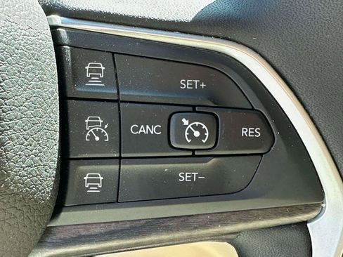 Used 2024 Jeep Grand Cherokee Limited AWD/4WD image 21