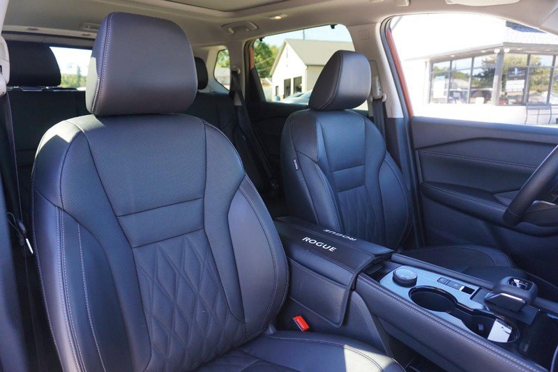 Used 2025 Nissan Rogue Platinum w/ Platinum Premium Package AWD/4WD image 29