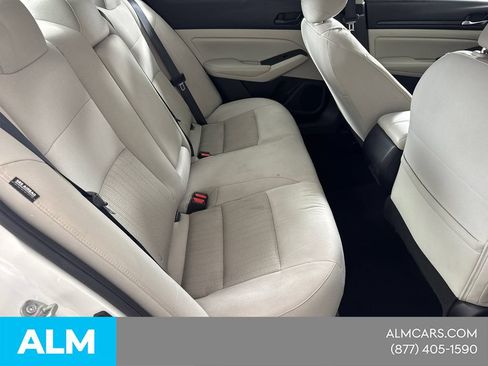 Used 2025 Nissan Altima 2.5 SV FWD image 18