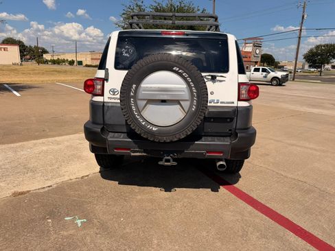 Used 2010 Toyota FJ Cruiser 2WD image 4