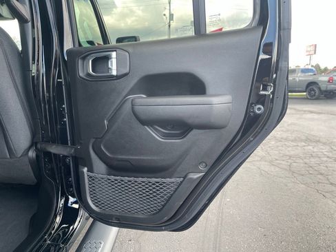 Used 2024 Jeep Wrangler Unlimited w/ Convenience Group AWD/4WD image 11