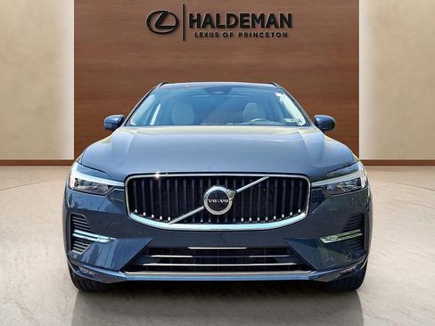 Used 2022 Volvo XC60 B5 Momentum w/ Climate Package AWD/4WD image 2