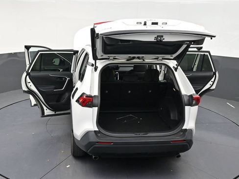 Used 2020 Toyota RAV4 LE FWD image 32
