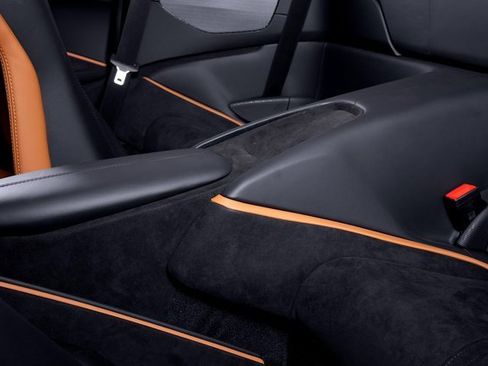 Used 2024 Ferrari Roma Spider image 27