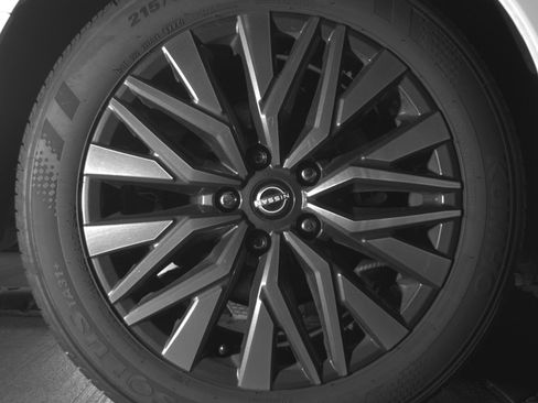 Used 2025 Nissan Altima 2.5 SV FWD image 15