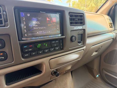 Used 2004 Ford Excursion Limited AWD/4WD image 7