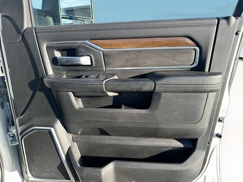 Used 2024 RAM 2500 Laramie image 33