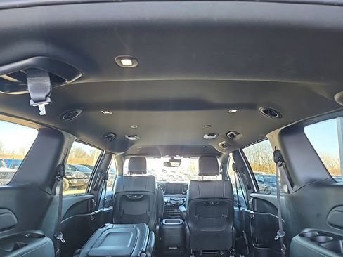 Used 2025 Chrysler Pacifica Select image 97
