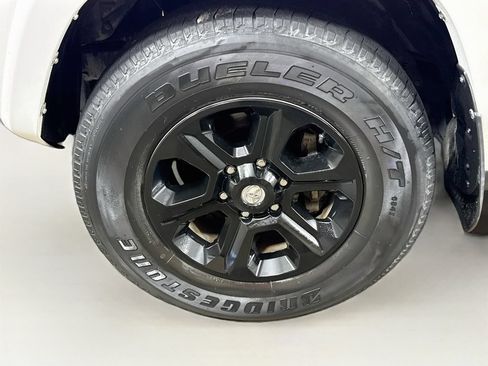 Used 2018 Toyota 4Runner SR5 Premium RWD image 40