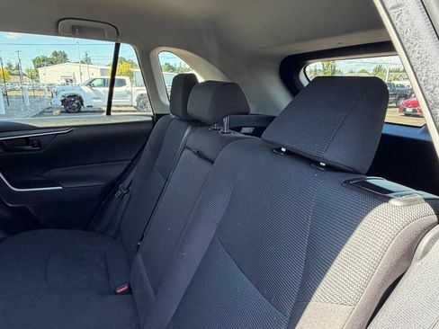 Used 2021 Toyota RAV4 LE AWD/4WD image 10