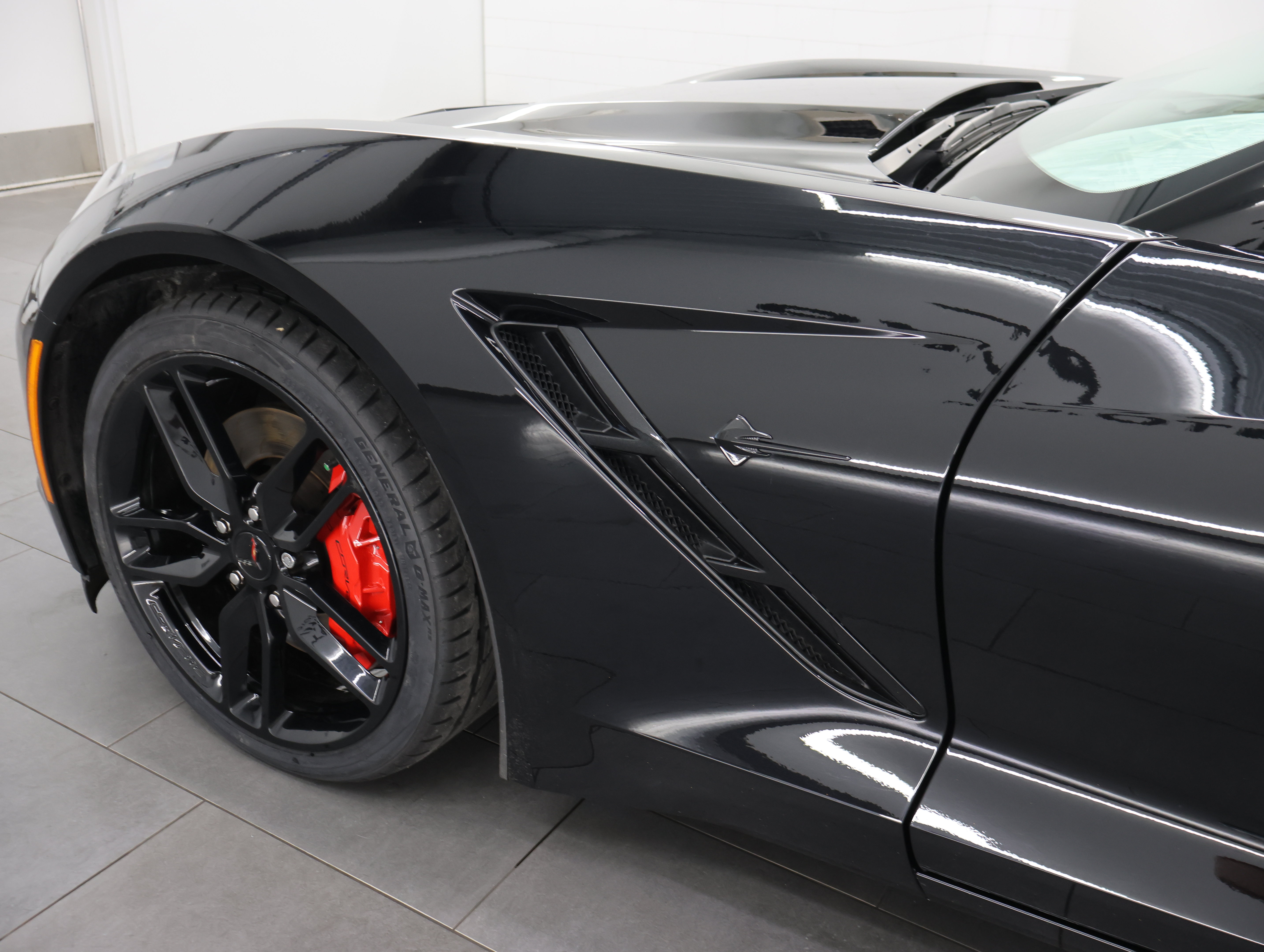 Used 2016 Chevrolet Corvette Stingray Coupe w/ Carbon Flash Badge Package RWD image 29