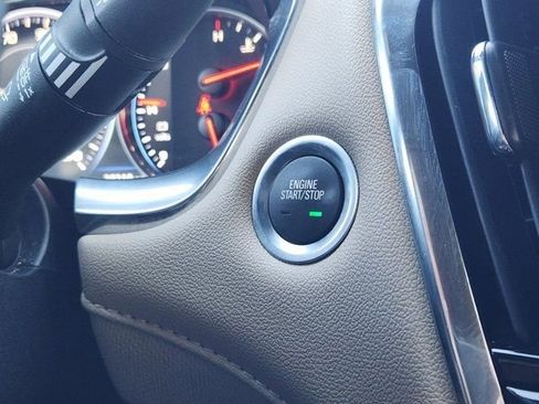 Used 2023 Chevrolet Traverse Premier image 8