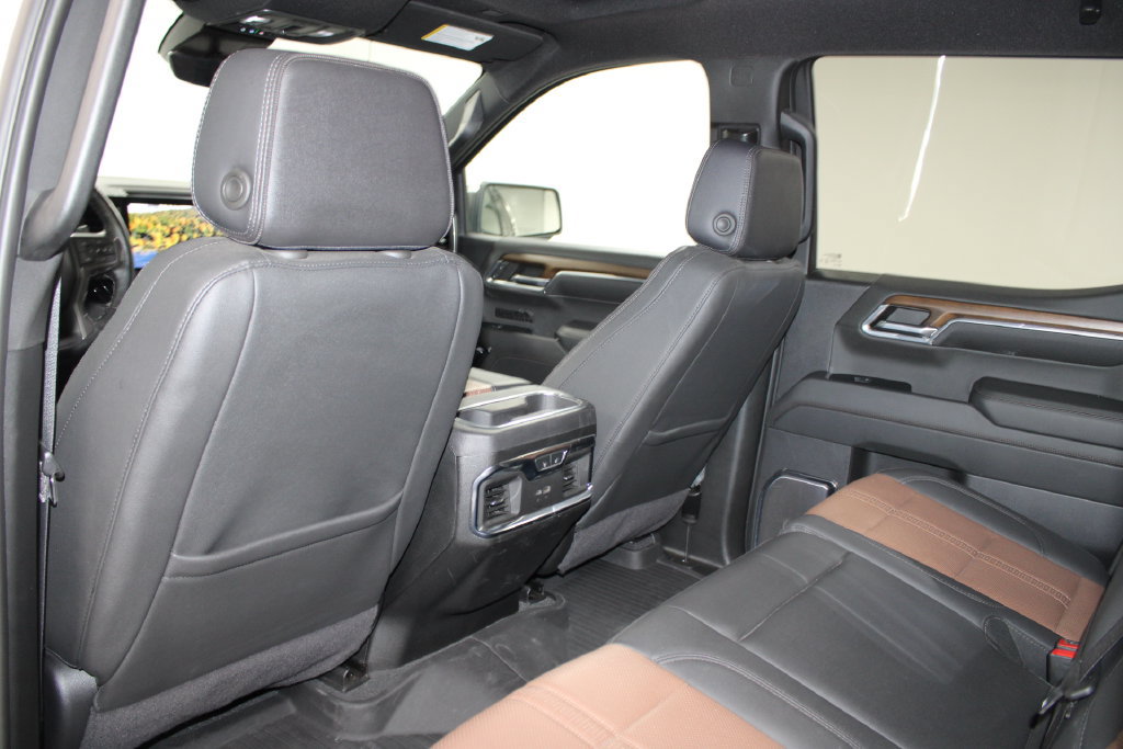 Used 2024 Chevrolet Silverado 1500 High Country w/ Technology Package AWD/4WD image 27