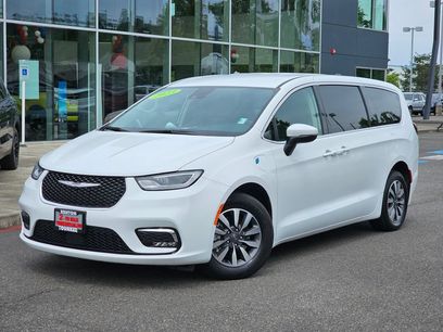Used 2023 Chrysler Pacifica Touring-L