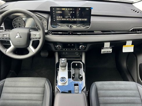 New 2026 Mitsubishi Outlander AWD image 14