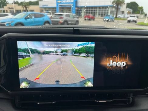 Used 2025 Jeep Gladiator Sport AWD/4WD image 22