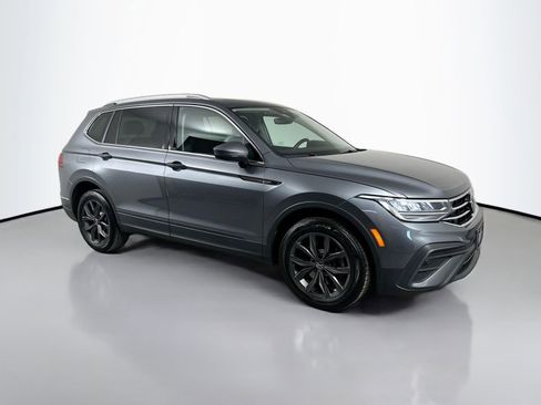 Certified 2022 Volkswagen Tiguan SE image 3