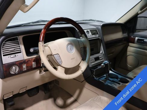 Used 2006 Lincoln Navigator Luxury AWD/4WD image 2