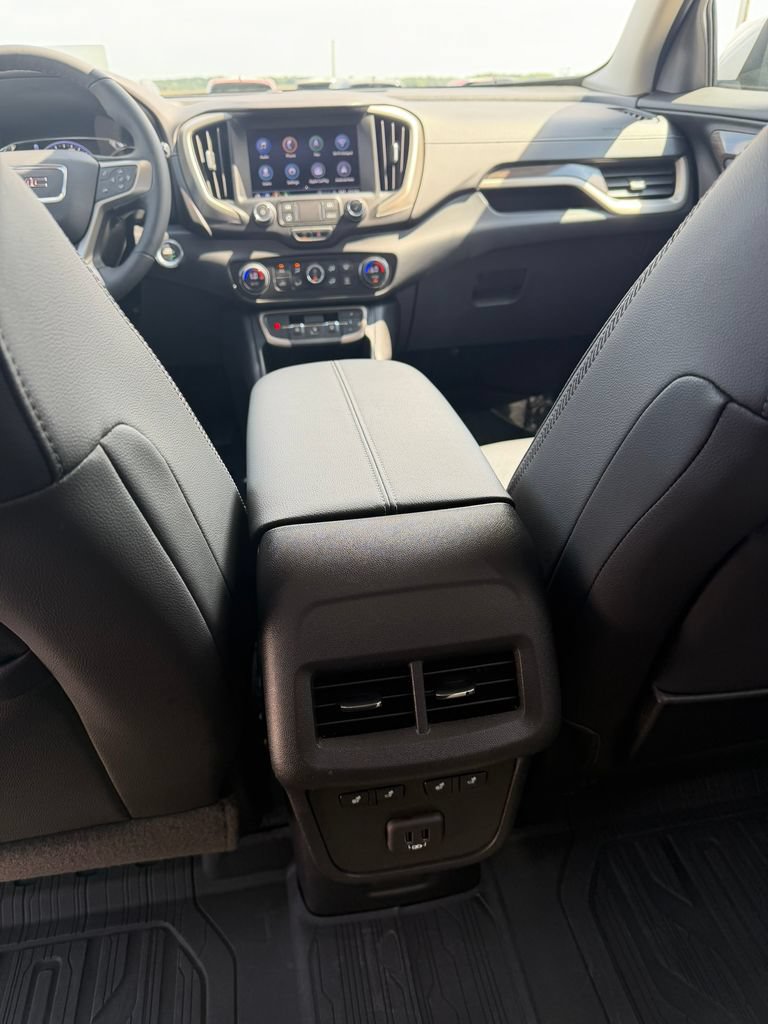 Used 2024 GMC Terrain Denali w/ Denali Premium Package AWD/4WD image 24