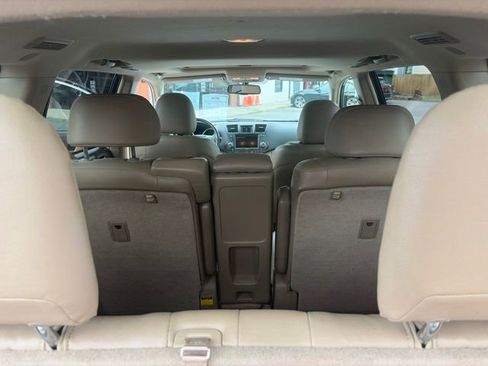 Used 2010 Toyota Highlander Limited AWD/4WD image 20