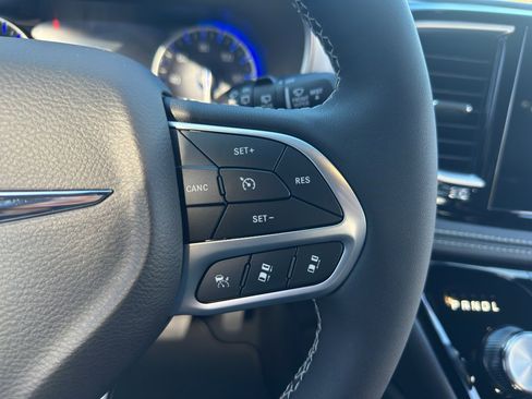 New 2026 Chrysler Pacifica Limited image 9