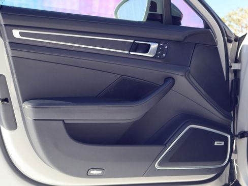 Certified 2022 Porsche Panamera Platinum Edition image 13