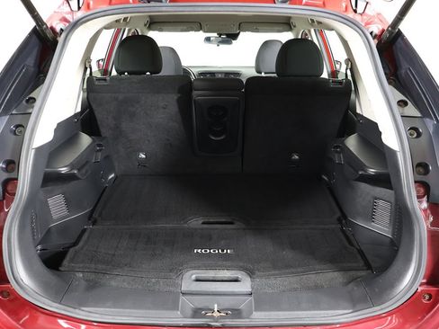Used 2020 Nissan Rogue SV AWD/4WD image 18
