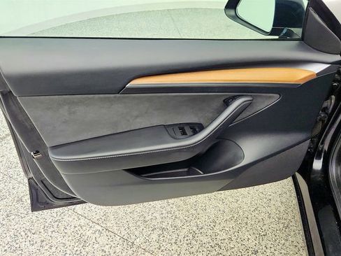 Used 2023 Tesla Model 3 Standard Range image 11