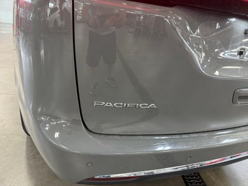 Used 2025 Chrysler Pacifica Select FWD image 23