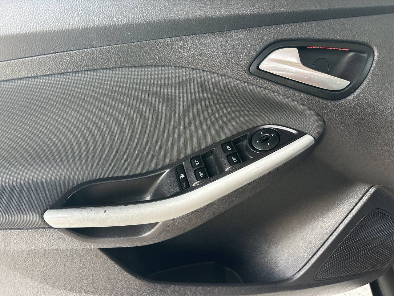 Used 2014 Ford Focus SE w/ Equipment Group 201A FWD image 9