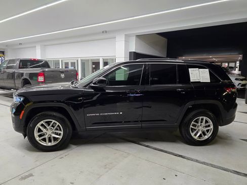Used 2025 Jeep Grand Cherokee Laredo X image 3