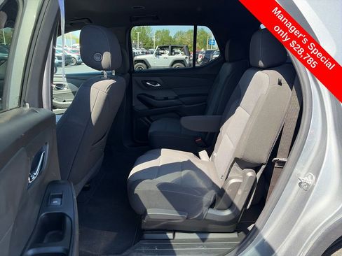 Used 2024 Chevrolet Traverse LT FWD image 34