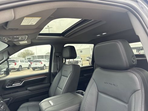 Used 2024 GMC Sierra 2500 Denali w/ Denali Reserve Package image 7
