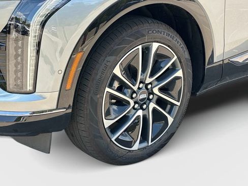 New 2027 Cadillac Optiq Premium Sport w/ LPO, Floor Liner Package AWD/4WD image 17