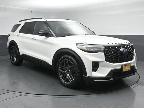Certified 2025 Ford Explorer ST AWD/4WD image 1