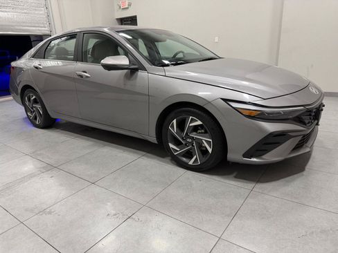 Used 2024 Hyundai Elantra Limited FWD image 7