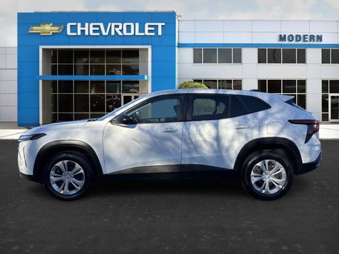 Used 2025 Chevrolet Trax LS image 2