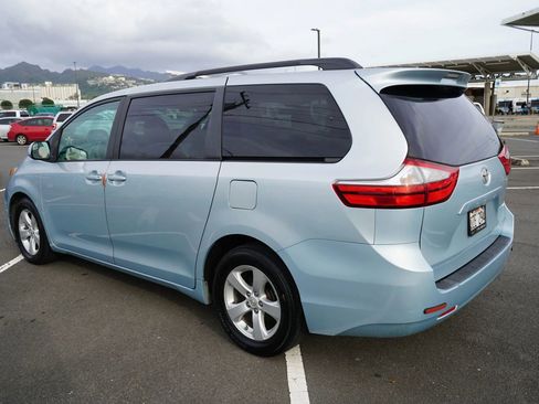 Used 2017 Toyota Sienna LE image 25