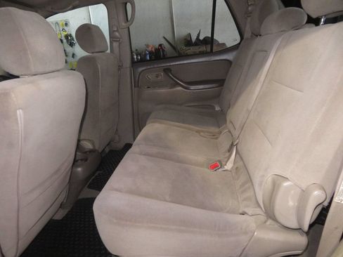 Used 2005 Toyota Sequoia SR5 AWD/4WD image 24