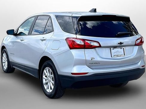 Certified 2021 Chevrolet Equinox LS w/ LS Convenience Package FWD image 12