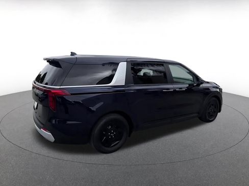 Used 2026 Kia Carnival FWD image 11