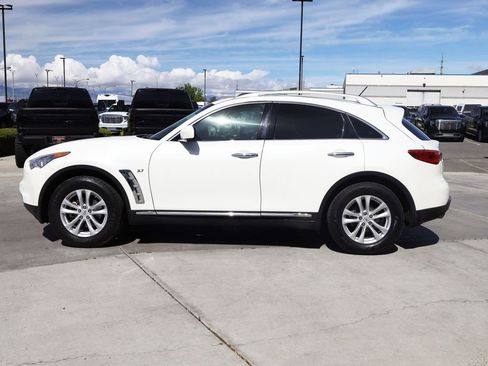 Used 2017 INFINITI QX70 AWD w/ Premium Package image 3