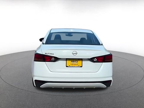 Used 2025 Nissan Altima 2.5 SV FWD image 11