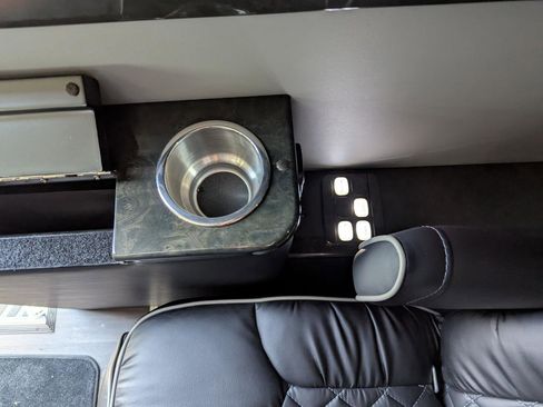 Used 2017 Mercedes-Benz Sprinter 2500 image 40