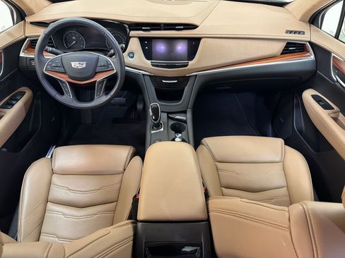 Used 2017 Cadillac XT5 Platinum w/ Driver Assist Package AWD/4WD image 16