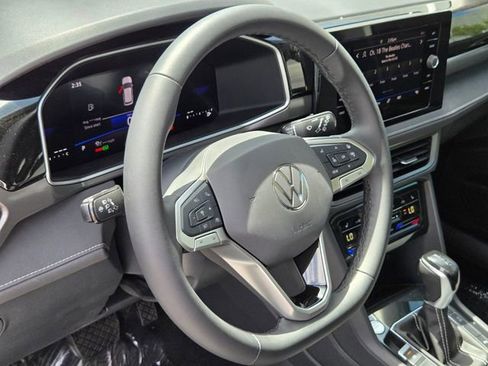 New 2026 Volkswagen Taos SE FWD image 11