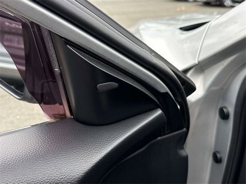 Used 2018 Nissan Rogue SL w/ Premium Package image 16